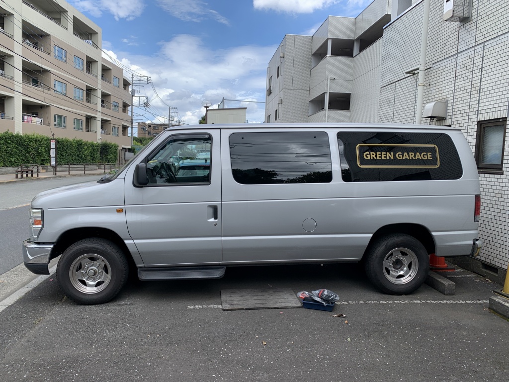 トランポ Ford E 150 00wインバーター取り付け Green Garage のホームページ